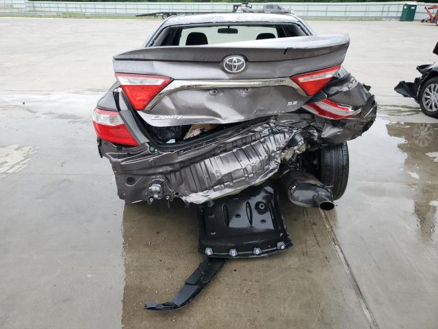 4T1BF1FK3HU675606 - 2017 TOYOTA CAMRY LE GRAY photo 6