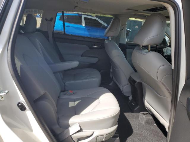 5TDGZRAHXMS524787 - 2021 TOYOTA HIGHLANDER XLE 白色 照片 10