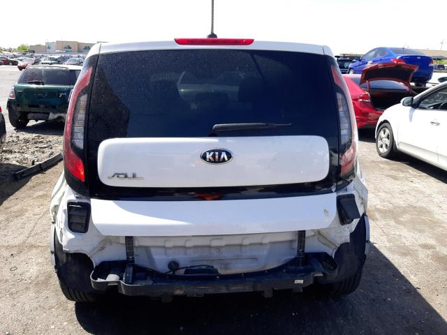 KNDJN2A26J7547283 - 2018 KIA SOUL WHITE photo 6