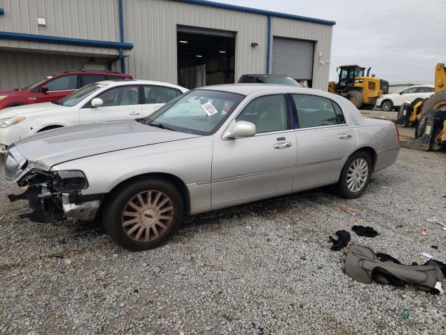 2004 LINCOLN TOWN CAR EXECUTIVE, 