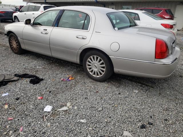 1LNHM81WX4Y648134 - 2004 LINCOLN TOWN CAR EXECUTIVE SILVER photo 2