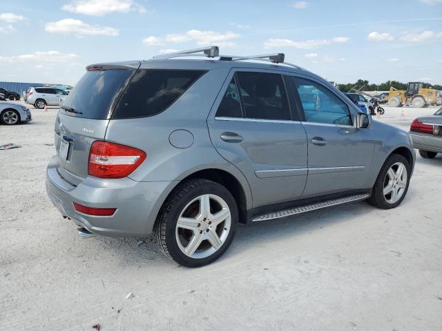 4JGBB7CB2AA606030 - 2010 MERCEDES-BENZ ML 550 4MATIC SILVER photo 3