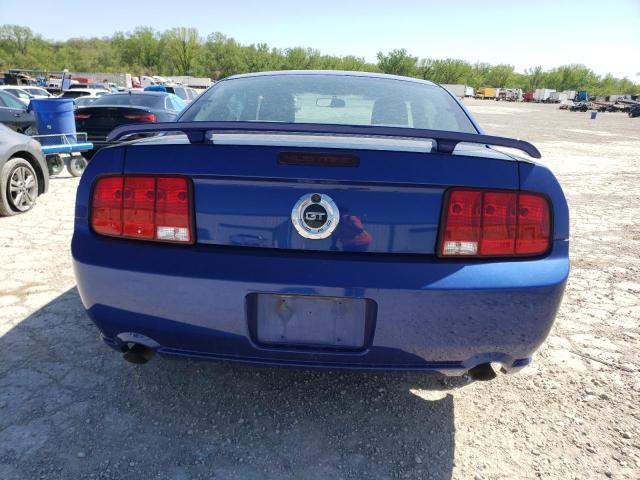 1ZVFT82H355173375 - 2005 FORD MUSTANG GT BLUE photo 6