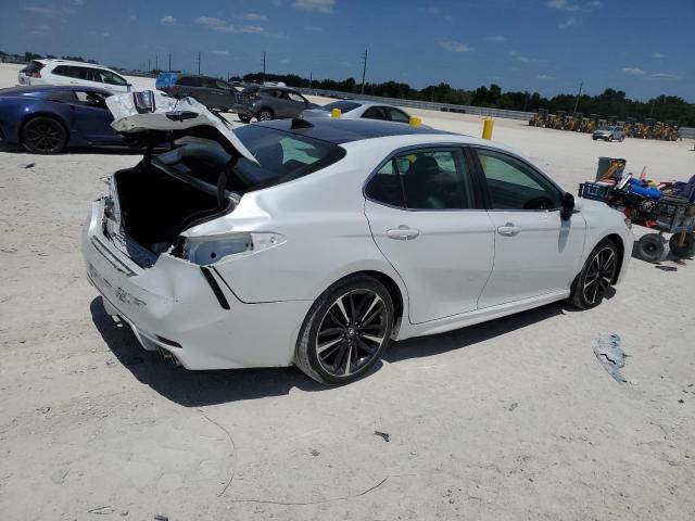 4T1B61HK3KU709645 - 2019 TOYOTA CAMRY XSE WHITE photo 3