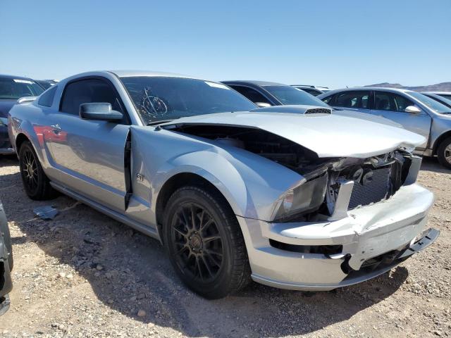 1ZVHT82H975368540 - 2007 FORD MUSTANG GT SILVER photo 4