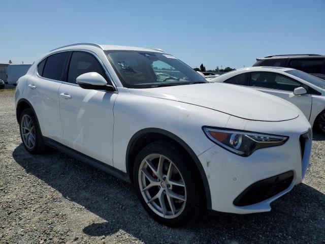 ZASFAKBN5J7B76103 - 2018 ALFA ROMEO STELVIO TI WHITE photo 4