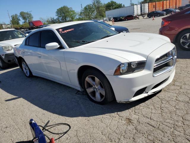 2C3CDXBG8DH594833 - 2013 DODGE CHARGER SE WHITE photo 4