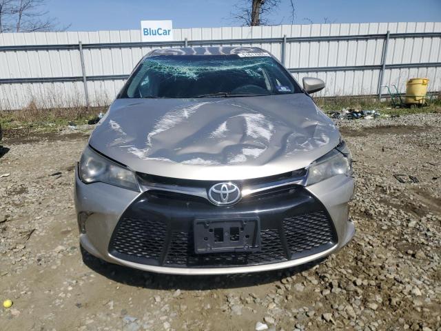 4T1BF1FK1HU647657 - 2017 TOYOTA CAMRY SE LE 米色 照片 5