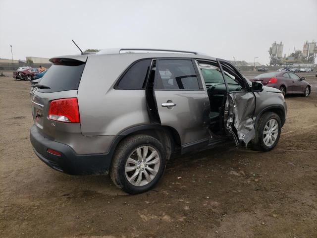 5XYKU3A14BG031027 - 2011 KIA SORENTO EX CHARCOAL photo 3