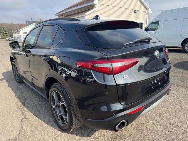 ZASFAKPN2J7B59011 - 2018 ALFA ROMEO STELVIO SPORT შავი ფოტო 2