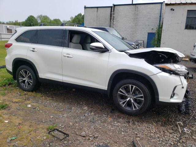 5TDBZRFH9KS920354 - 2019 TOYOTA HIGHLANDER LE WHITE photo 4