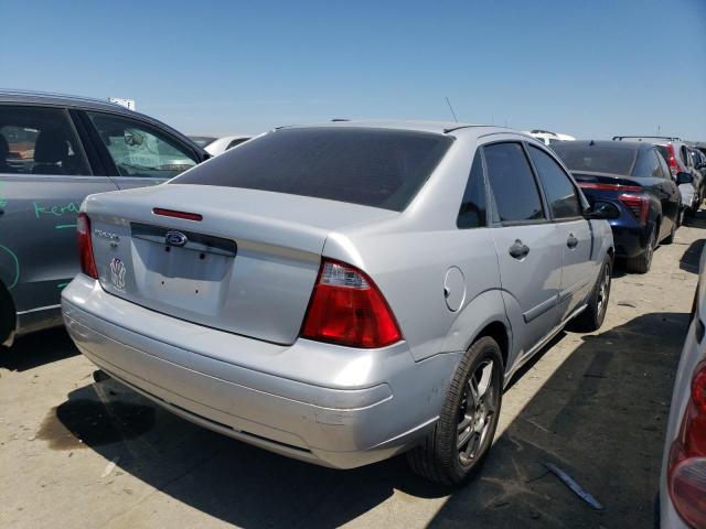 1FAFP34NX7W312319 - 2007 FORD FOCUS ZX4 SILVER photo 3