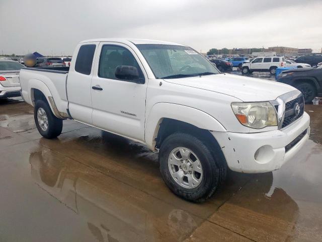 5TFTU4GN4BX003519 - 2011 TOYOTA TACOMA PRERUNNER ACCESS CAB WHITE photo 4