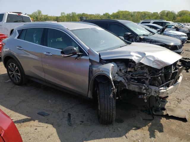 SJKCH5CR8JA055916 - 2018 INFINITI QX30 BASE GRAY photo 4