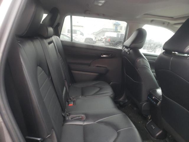 5TDGZRBH5NS580121 - 2022 TOYOTA HIGHLANDER XLE ნაცრისფერი ფოტო 10