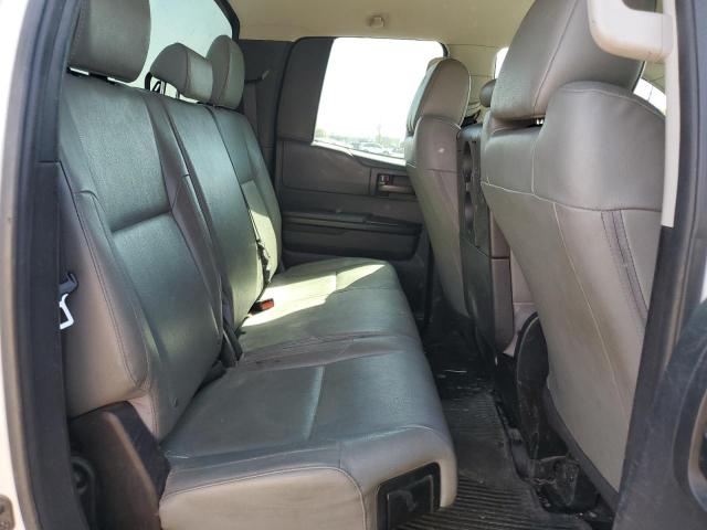 5TFCY5F16JX023195 - 2018 TOYOTA TUNDRA DOUBLE CAB SR/SR5 WHITE photo 10