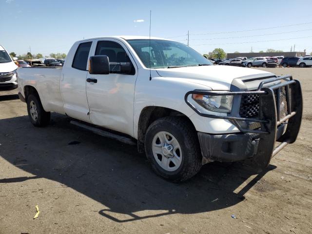 5TFCY5F16JX023195 - 2018 TOYOTA TUNDRA DOUBLE CAB SR/SR5 WHITE photo 4