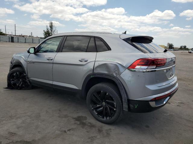 1V2WC2CA4PC201599 - 2023 VOLKSWAGEN ATLAS CROS SE Сріблястий фото 2