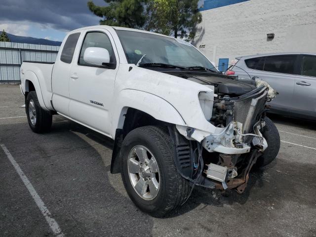 5TETU62N28Z521813 - 2008 TOYOTA TACOMA PRERUNNER ACCESS CAB WHITE photo 4