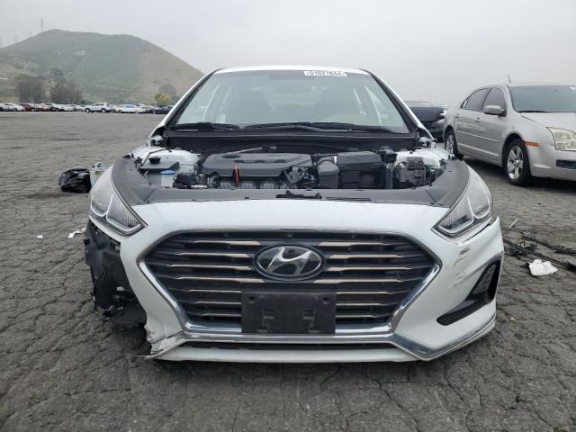 5NPE24AF2KH811346 - 2019 HYUNDAI SONATA SE WHITE photo 5