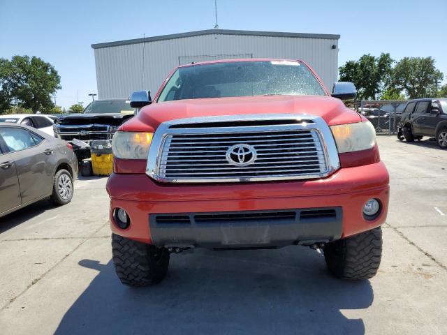 5TFHW5F15BX198857 - 2011 TOYOTA TUNDRA CREWMAX LIMITED RED photo 5