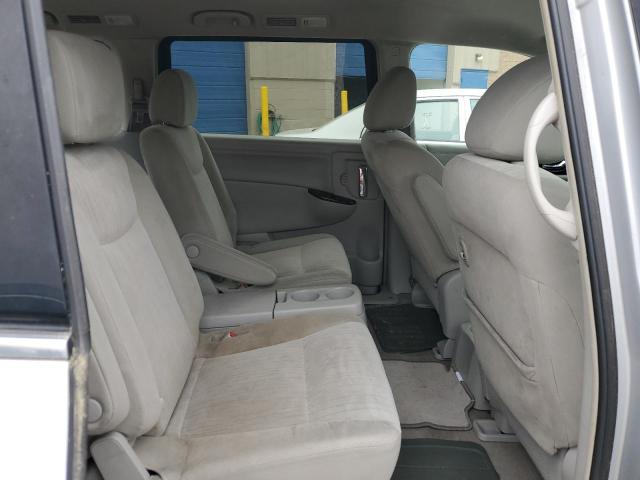 JN8AE2KP0B9010252 - 2011 NISSAN QUEST S SILVER photo 11