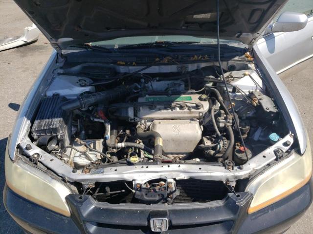 1HGCG66521A009648 - 2001 HONDA ACCORD LX SILVER photo 11