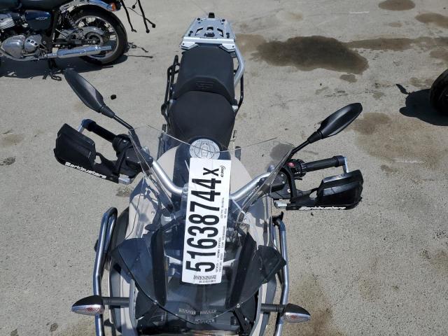 WB10A6109JZ657095 - 2018 BMW R1200 GS TAN photo 5