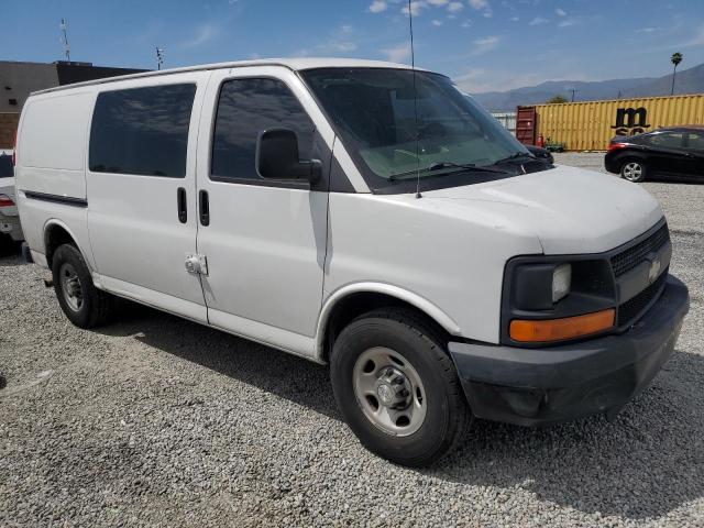 1GCGG25V751142762 - 2005 CHEVROLET EXPRESS G2 WHITE photo 4