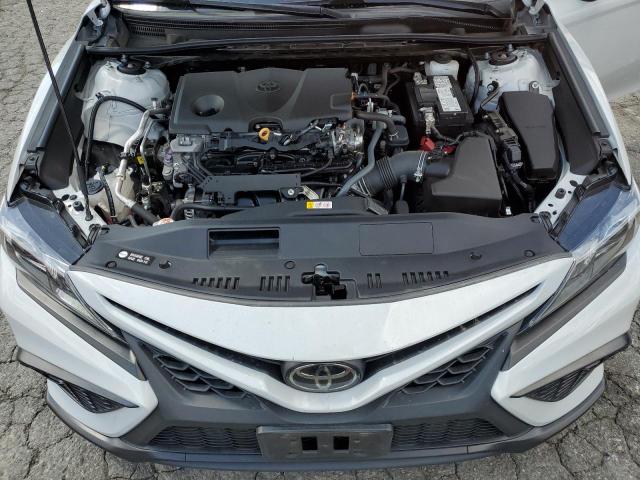 4T1G11AK5PU131571 - 2023 TOYOTA CAMRY SE NIGHT SHADE WHITE photo 11