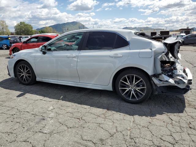 4T1G11AK5PU131571 - 2023 TOYOTA CAMRY SE NIGHT SHADE WHITE photo 2