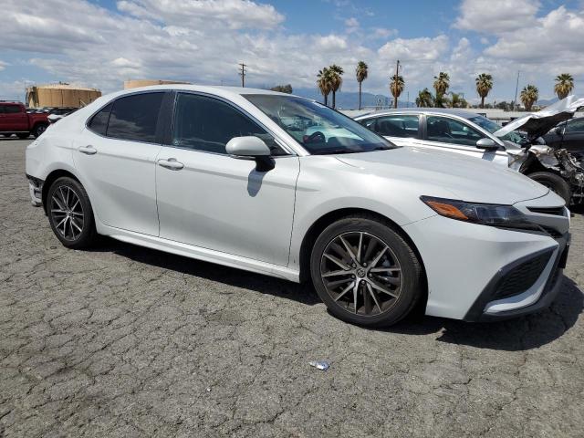 4T1G11AK5PU131571 - 2023 TOYOTA CAMRY SE NIGHT SHADE WHITE photo 4