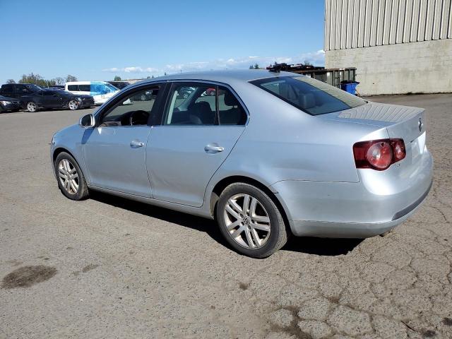 3VWRL71K79M121106 - 2009 VOLKSWAGEN JETTA TDI SILVER photo 2