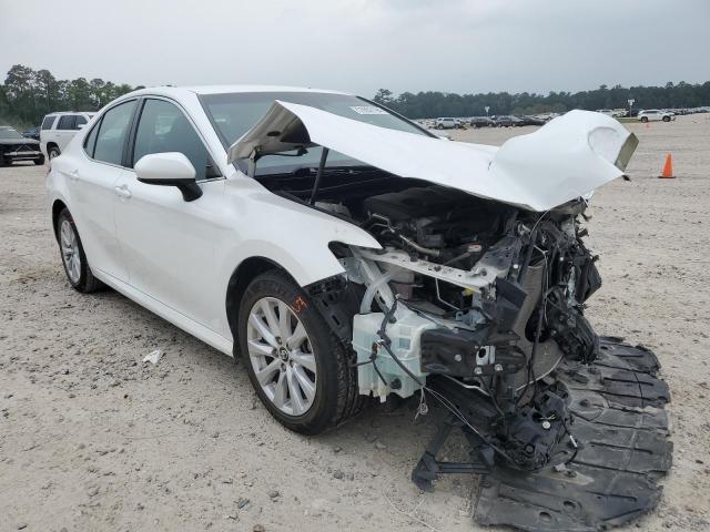 4T1B11HK8JU589533 - 2018 TOYOTA CAMRY L WHITE photo 4