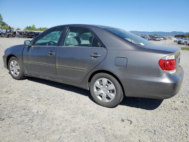 4T1BE32K05U543810 - 2005 TOYOTA CAMRY LE GRAY photo 2