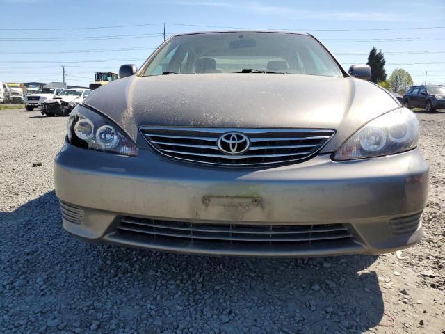 4T1BE32K05U543810 - 2005 TOYOTA CAMRY LE GRAY photo 5