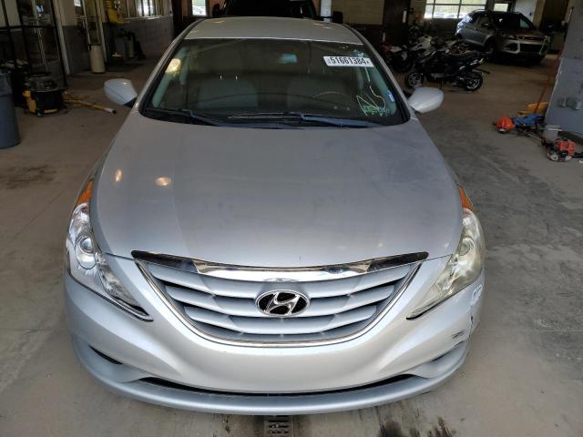 5NPEB4AC3DH725701 - 2013 HYUNDAI SONATA GLS SILVER photo 5