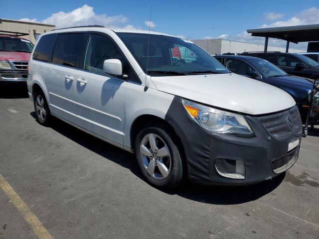 2V4RW3DG1BR642448 - 2011 VOLKSWAGEN ROUTAN SE WHITE photo 4