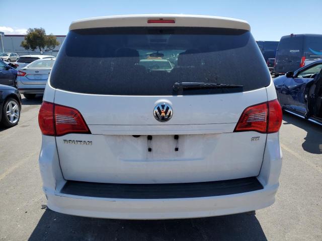 2V4RW3DG1BR642448 - 2011 VOLKSWAGEN ROUTAN SE WHITE photo 6