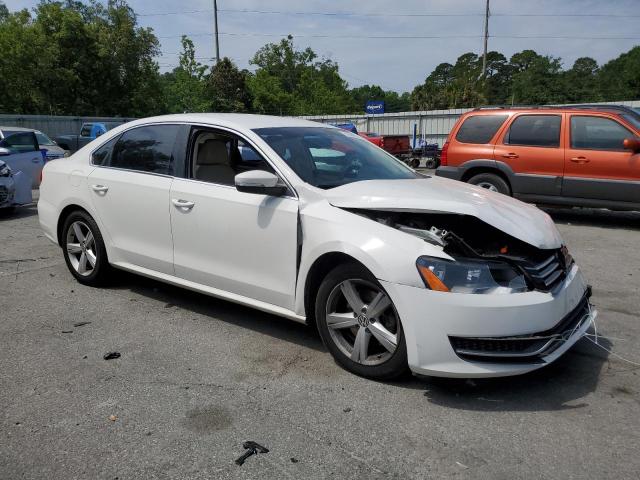 1VWBH7A31DC034551 - 2013 VOLKSWAGEN PASSAT SE WHITE photo 4