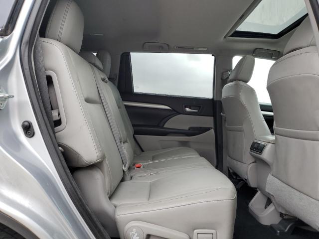 5TDKKRFH5FS091065 - 2015 TOYOTA HIGHLANDER XLE SILVER photo 11