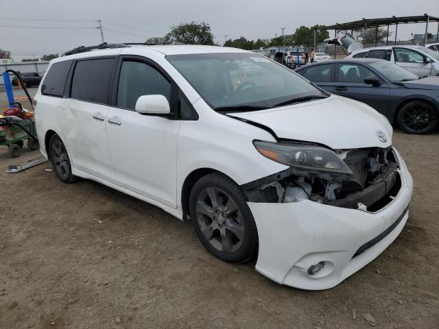 5TDXK3DC1GS716959 - 2016 TOYOTA SIENNA SE WHITE photo 4