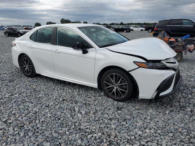 4T1G11AK2RU862056 - 2024 TOYOTA CAMRY SE NIGHT SHADE WHITE photo 4