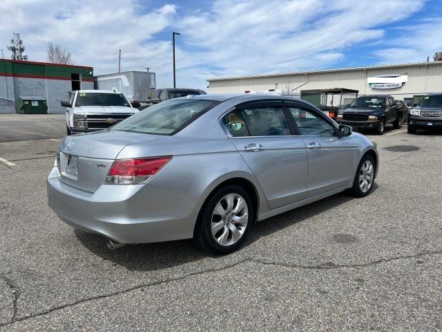 1HGCP3F85AA004971 - 2010 HONDA ACCORD EXL SILVER photo 4