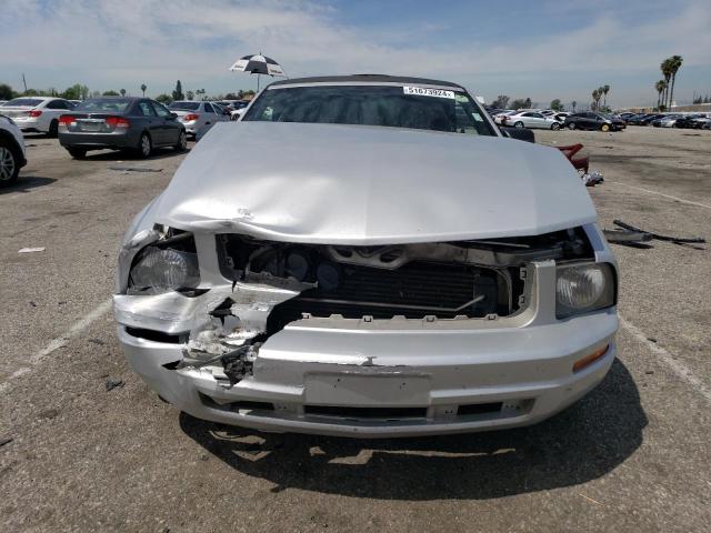 1ZVHT84N385126430 - 2008 FORD MUSTANG SILVER photo 5