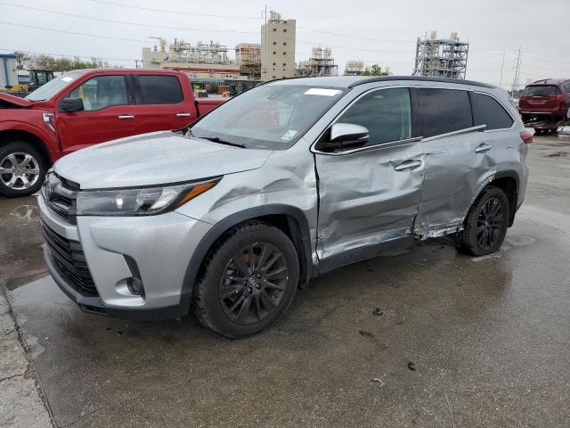 5TDKZRFH6KS556510 - 2019 TOYOTA HIGHLANDER SE SILVER photo 1