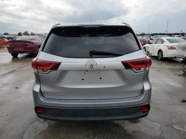 5TDKZRFH6KS556510 - 2019 TOYOTA HIGHLANDER SE SILVER photo 6