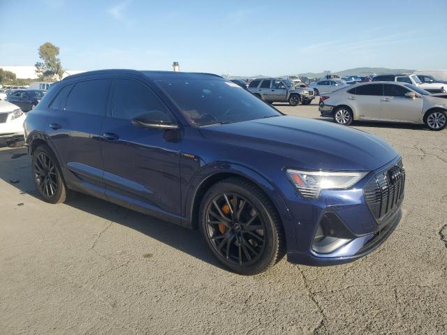 WA1VABGE8NB041160 - 2022 AUDI E-TRON CHRONOS BLUE photo 4