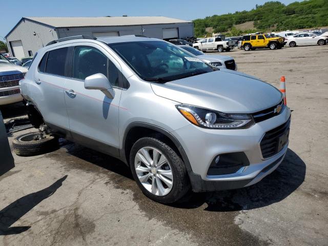 3GNCJRSB0JL173932 - 2018 CHEVROLET TRAX PREMIER SILVER photo 4