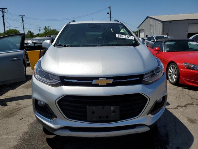 3GNCJRSB0JL173932 - 2018 CHEVROLET TRAX PREMIER SILVER photo 5